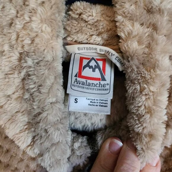 NWOT Super Soft Fuzzy Jacket from Avalanche Outdoor Company - Picture 3 of 4
